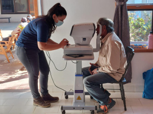 Pacientes del Sanatorio ASCIM aprovechan atención oftalmológica del Programa Visión