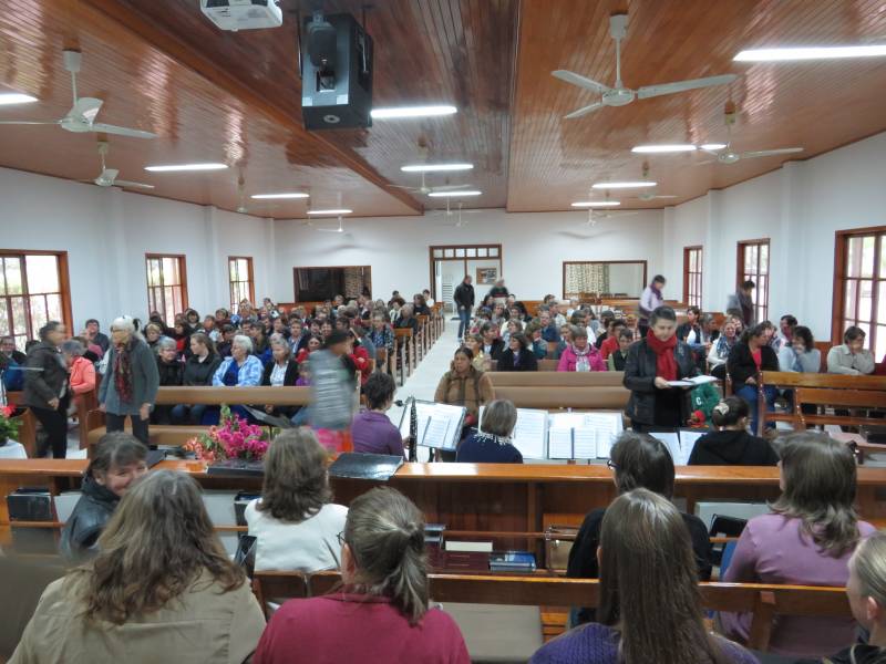 Frauen treffen sich zu einem Missionsfrauentag