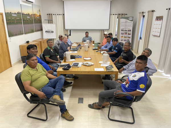 Los líderes de la comunidades que son miembros en la FRICC