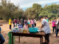Estudiantes del CFHN preparan comida con mujeres de comunidades indígenas