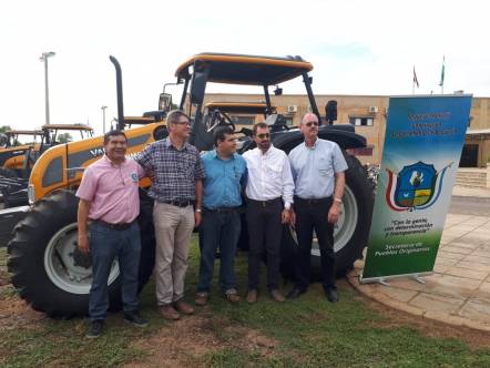 La Huerta recibe donación de un tractor
