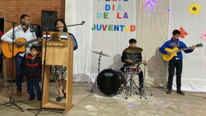 Estudiantes de La Huerta festejan día de la juventud