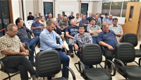Breve visita de los hombres de la iglesia Hermanos Menonitas Blumental