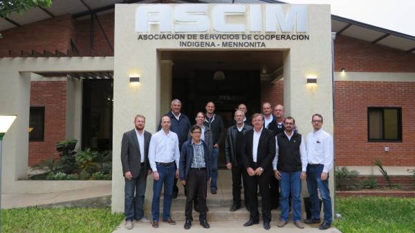 Asociación Civil Chortitzer Komitee de visita en Yalve Sanga